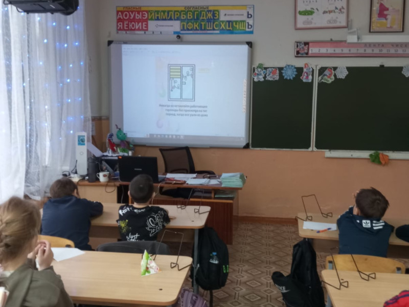 "Техника безопасности при установке и украшении новогодней ёлки".
