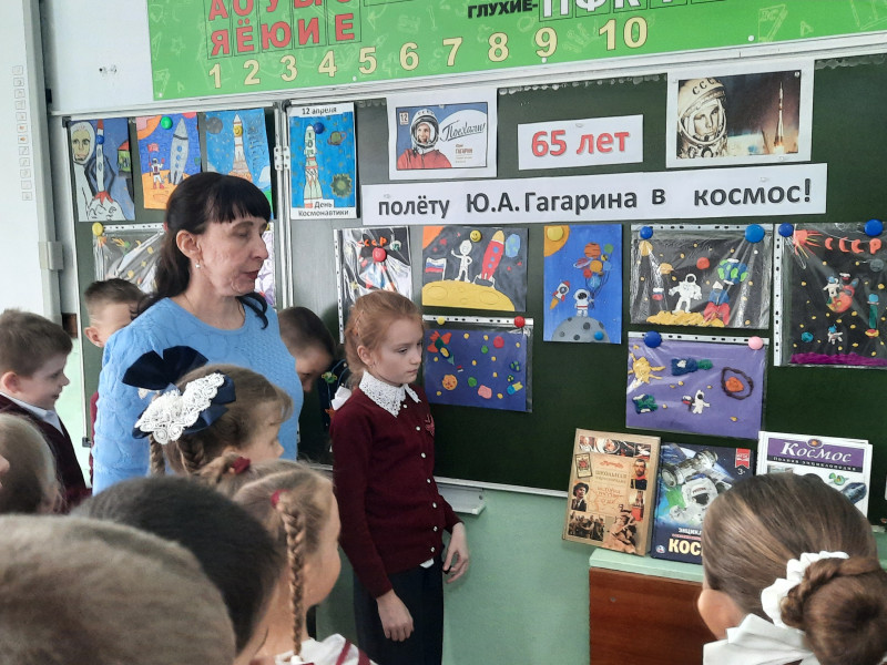 "В космос всем открыта дверь, ну-ка сам себя проверь!".